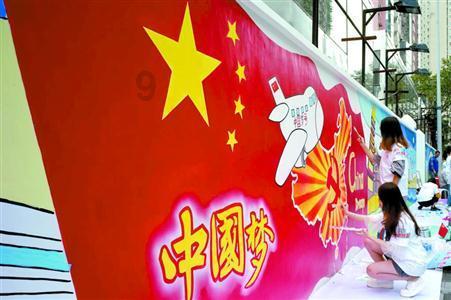 龙潭长江大桥钢箱梁吊装稳步推进